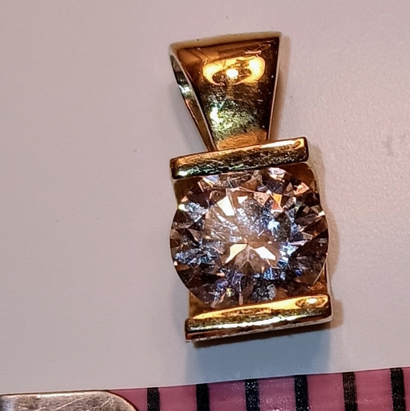 "Three carat" man-made diamond in gold tone setting BEAUTIFUL! - Picture 7 of 8